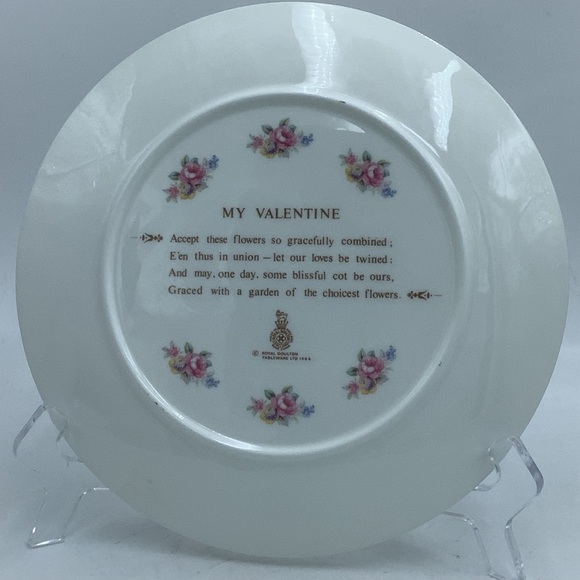 Vintage Royal Doulton Valentines Day 1985 Collectible Plate - Picture 7 of 9